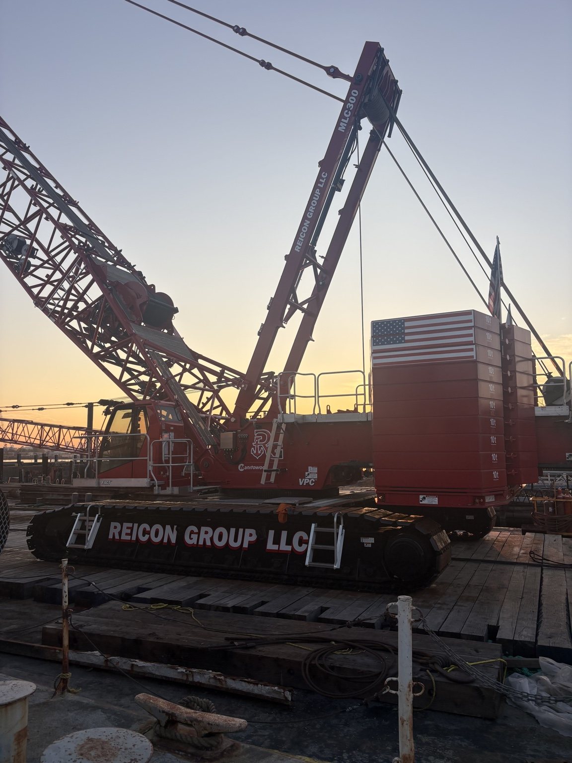 Reicon Group MLC300 crawler crane